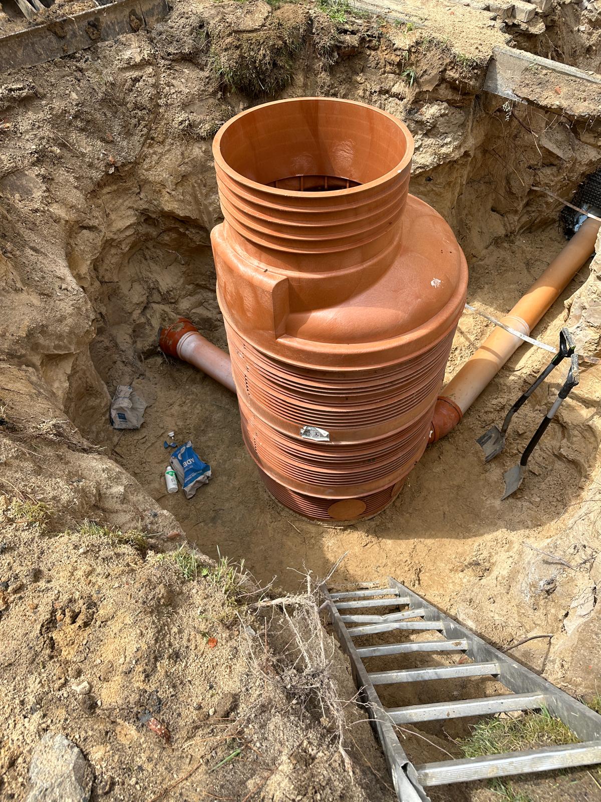 Montaż studni rewizyjnej PVC